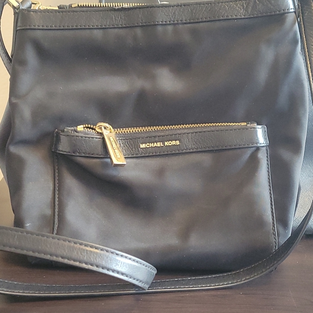 Michael kors crossbody